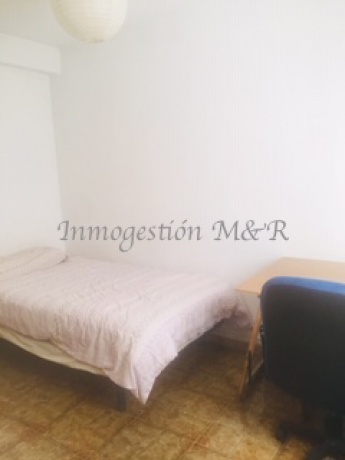 Centro, 18005, 3 Habitaciones Habitaciones, 5 Habitaciones Habitaciones,2 BathroomsBathrooms,Pisos,En Alquiler,1094 Centro, 18005, 3 Habitaciones Habitaciones, 5 Habitaciones Habitaciones,2 BathroomsBathrooms,Pisos,En Alquiler,1094